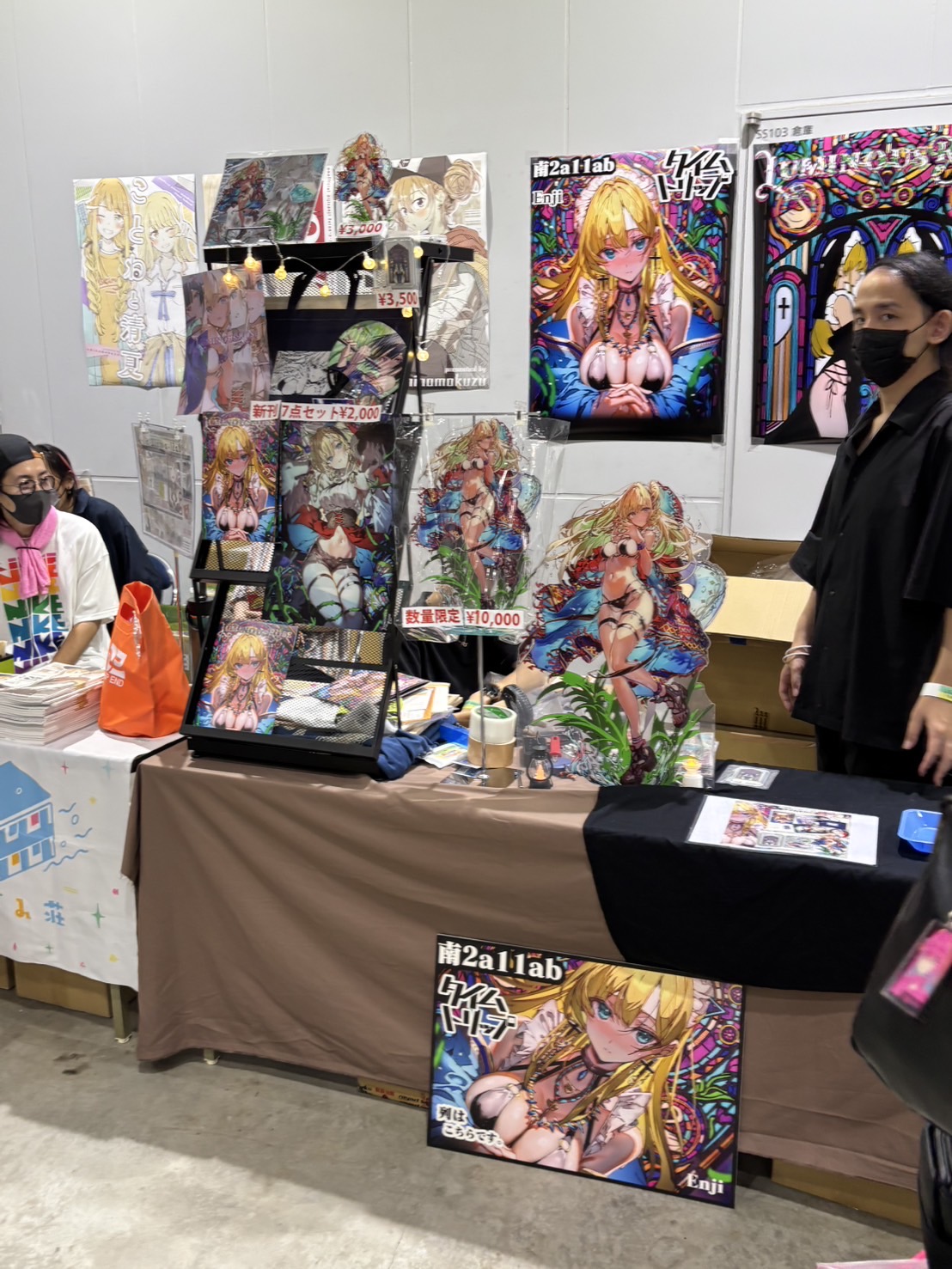 コミケに出展しているサークルや企業のブースの様子