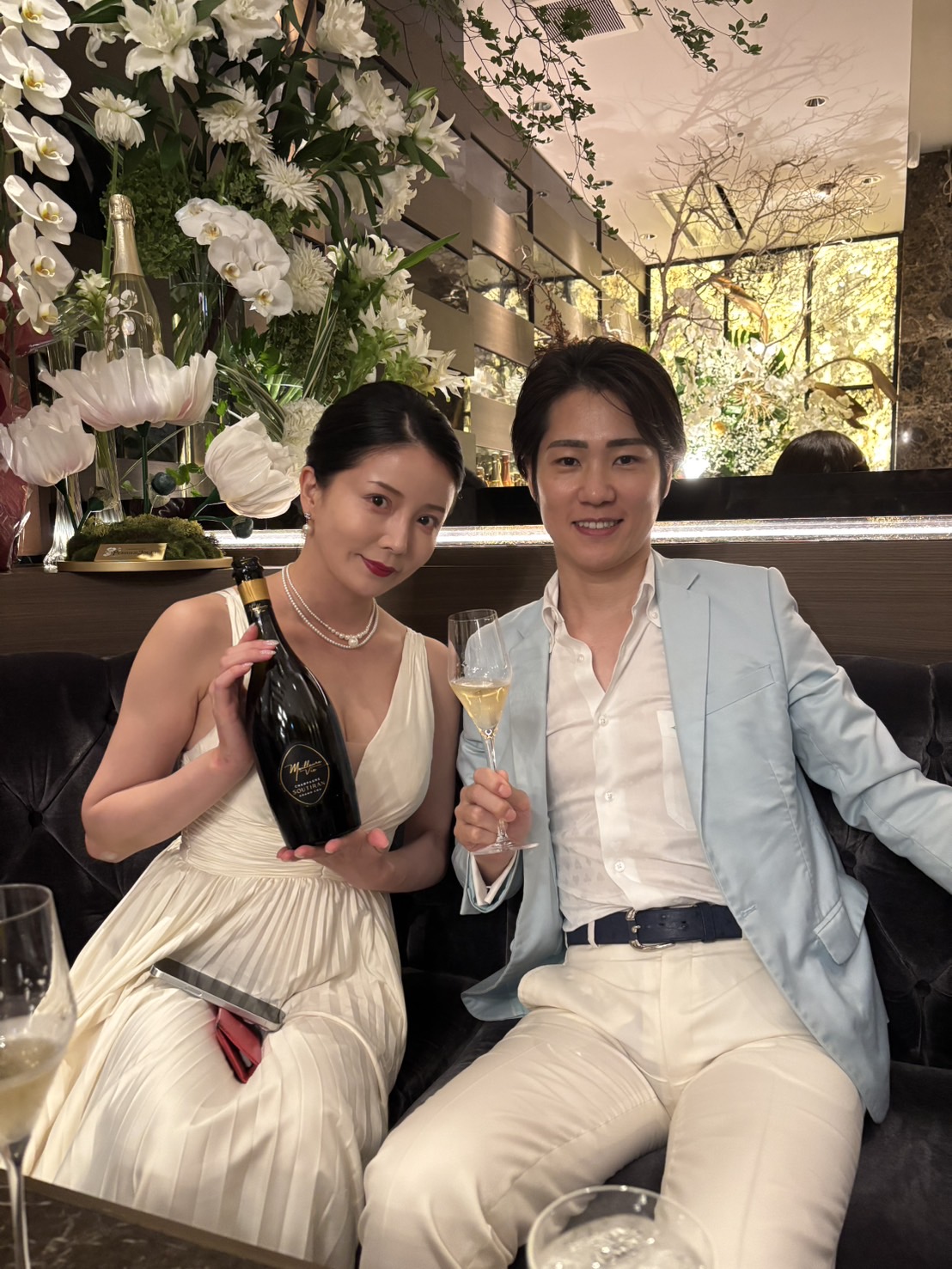 同伴を終え、銀座クラブエフでミラヴィのシャンパンを飲む二人